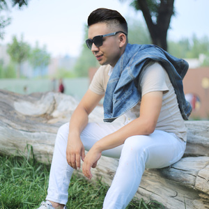 国产边摸边吃奶边做爽视频
